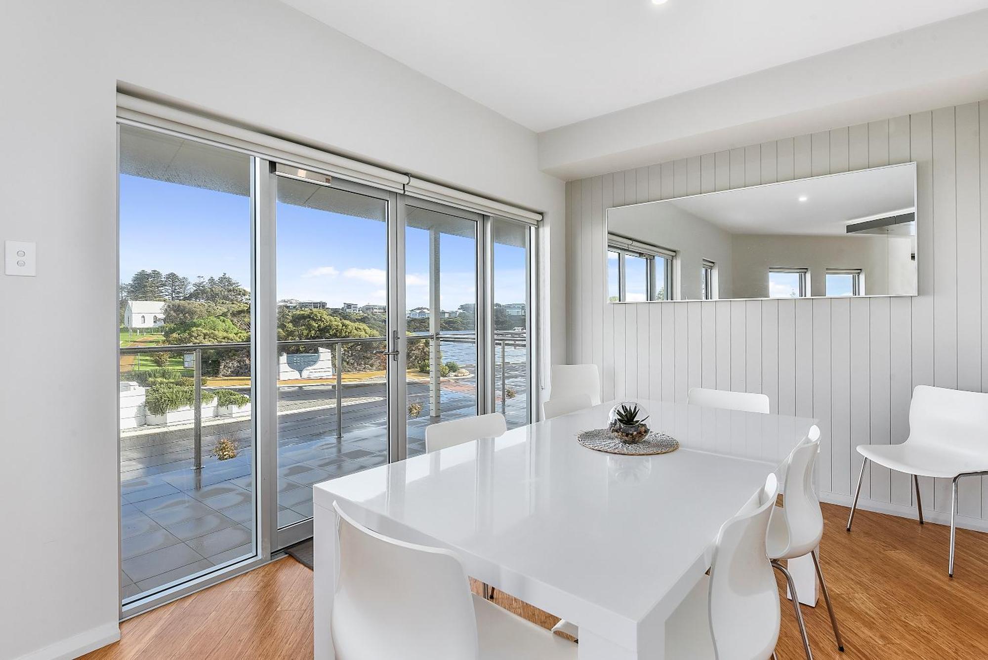 Aloha Waterfront Properties Robe Pokoj fotografie